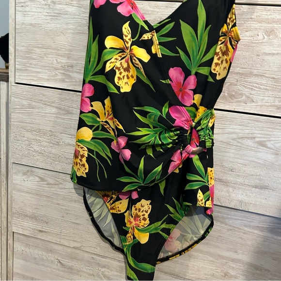 Beach Bay Black Floral One-Piece Swimsuit - size 16 - Picture 3 of 6